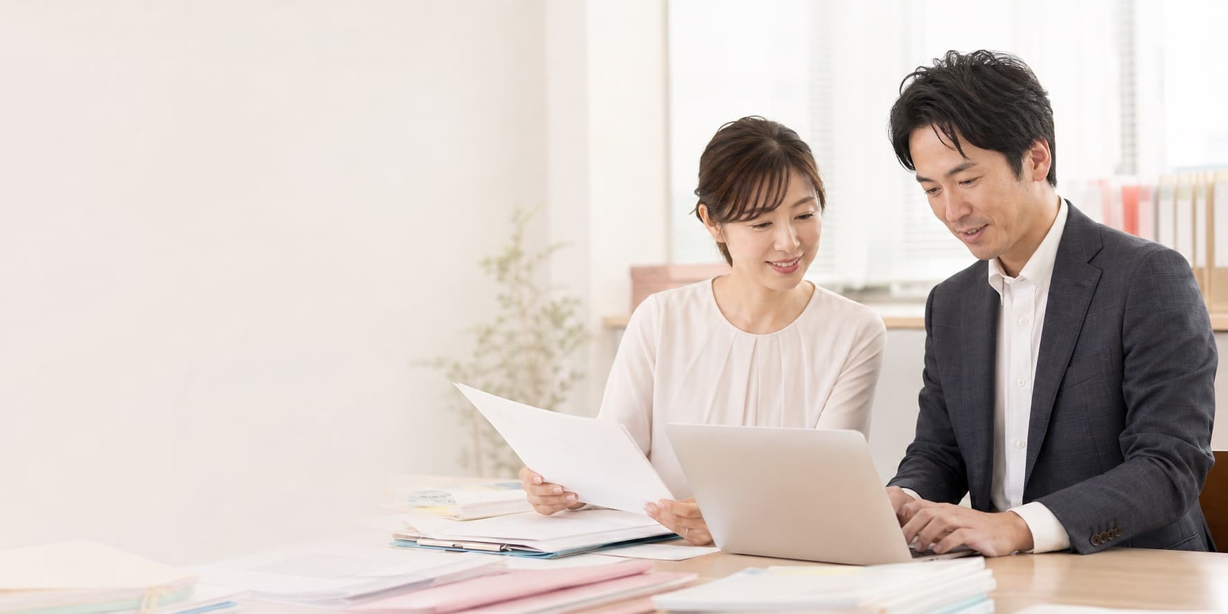 書類とデータの入力を確認するまるごと代行の専任チーム